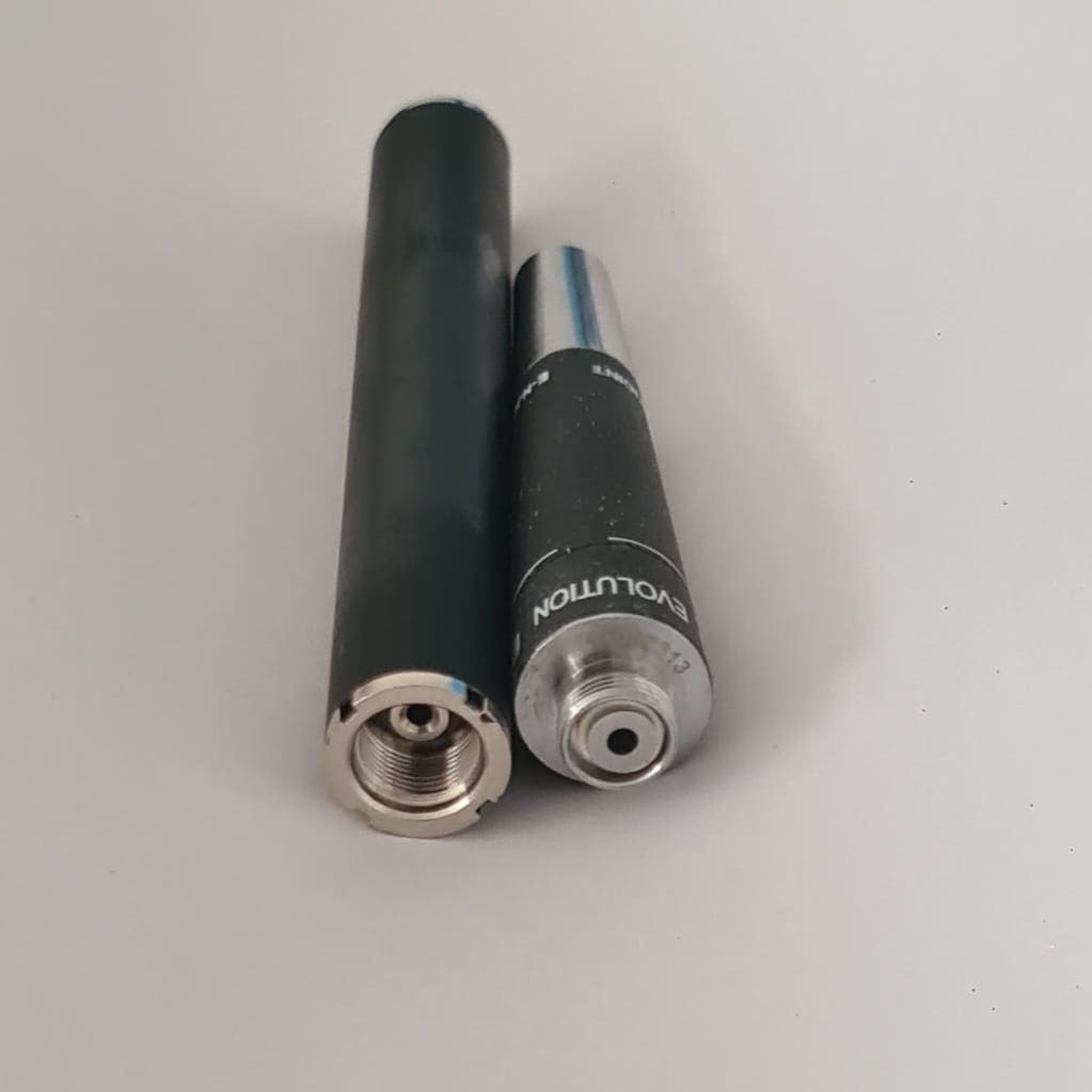 HHC 95% E-VAPE con cartucho de reemplazo separado € 34.94 (USB recargable) (reemplazo de aceite de malezas)